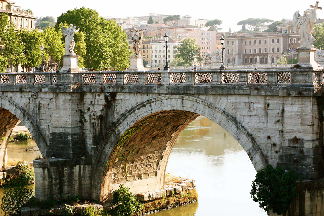 Castel Sant'Angelo -linnoituksen viereinen silta, Rooma