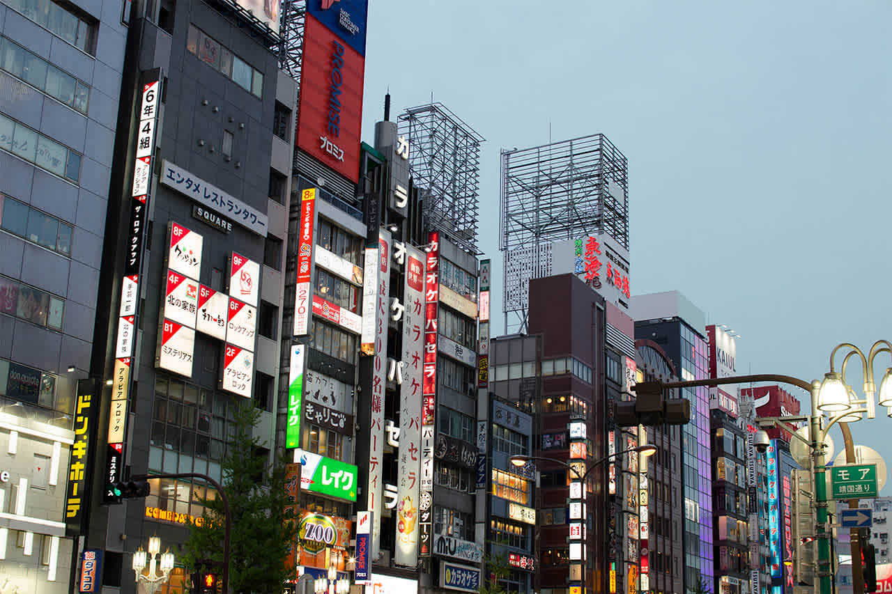 Yasukuni Dori Street, Shinjukun kaupunginosassa