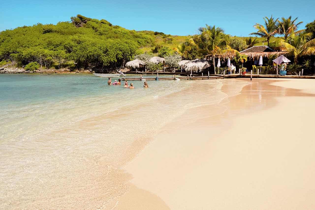 Pinel Island Orient Bayssa