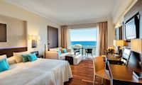 Kahden hengen Club Room -huone