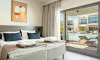 Suurempi ROYAL FAMILY POOL SUITE – 3 huonetta, suurelta terassilta pääsy yksityiseen, jaettuun uima-altaaseen
