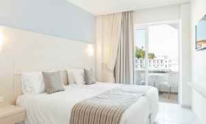 Kahden hengen huone ja merinäköala