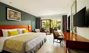 Parihuone modernilla sisustuksella ja parvekkeella. (Tekoälyn luoma teksti)