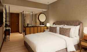 Moderni huone, jossa suuri sänky ja sisustus neutraaleilla väreillä. (Tekoälyn luoma teksti)