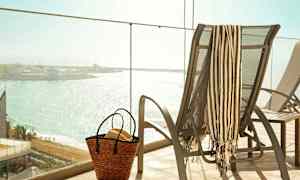 Kahden hengen huone ja rajoitettu merinäköala