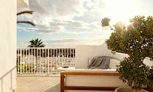 Aurinkoinen terassi, jossa valkoiset seinät, huonekalut, ruukkukasvi ja näkymä taloihin ja puihin. (Tekoälyn luoma teksti)