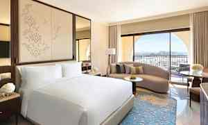 Kahden hengen Deluxe-huone ja kahden hengen Club Room -huone