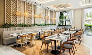 Moderni, vaaleasti sisustettu ravintola, jossa on puukalusteet ja suuret ikkunat, jotka päästävät luonnonvalon sisään. (Tekoälyn luoma teksti)