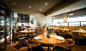 À la carte -ravintola, jossa italialainen ja kansainvälinen ruokalista