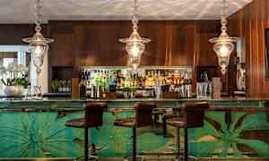 Yhdistetty baari ja à la carte -ravintola