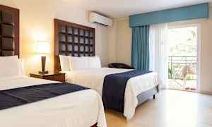 Kahden hengen huone puutarhaan päin