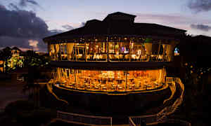 Ravintola Windows of Aruba (ylhäällä) ja Mulligans (alhaalla) Divi Village Golf & Beach Resortissa
