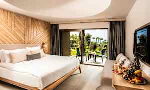 Kahden hengen huone ja parveke