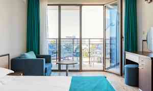 Kahden hengen huone ja parveke - lisävuodemahdollisuus