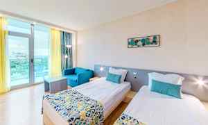 Kahden hengen huone/ Kahden hengen huone, lisävuodemahdollisuus