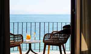 Kahden hengen huone meren puolella