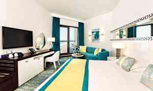 Kahden hengen huone merinäköalalla ja perhesviitti