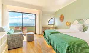 Kahden hengen huone ja merinäköala