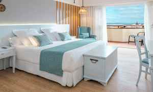 Kahden hengen huone, rajoitettu merinäköala