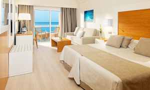 Premium-huone ja merinäköala