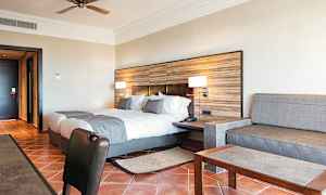 Kahden hengen huone / Kahden hengen huone ja merinäköala