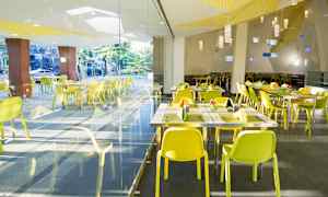 Kahvilavaikutteinen à la carte -ravintola