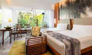 Kahden hengen huone puutarhaan päin