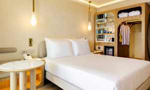 Kahden hengen huone ympäristön suuntaan / Kahden hengen huone, merinäköala