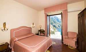 Kahden hengen Standard-huone, ranskalainen parveke ja merinäköala