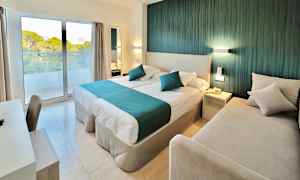 Esimerkkikuva kahden hengen huoneesta, jossa vuodesohva