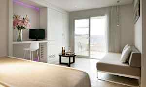 Kahden hengen huone meren puolella