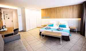 Kahden hengen huone, rajoitettu merinäköala