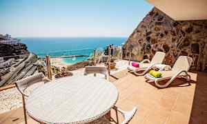 Kaksio, parveke meren puolella