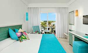 Kahden hengen huone ja rajoitettu merinäköala