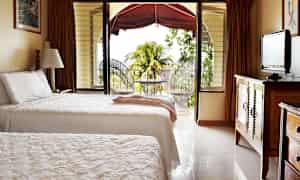 Kahden hengen huone meren puolella