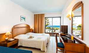 Kahden hengen huone ja merinäköala