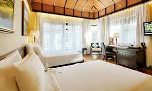 Kahden hengen huone huvilassa, oma uima-allas