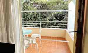 Kolmio, jossa neljä normaalia vuodetta