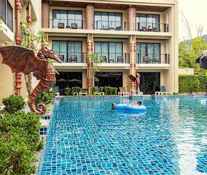Fantasy pool - uudempi hotelliosa