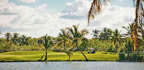 Punta Blanca Golf, Barceló Bávaro -hotellin vieressä.