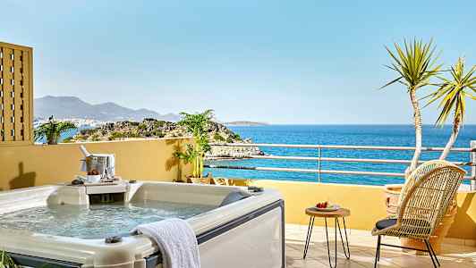 Poreallas terassilla merinäköalalla. (Tekoälyn luoma teksti)