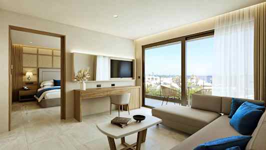 Moderni hotellihuone, jossa olohuone, erillinen makuuhuone ja näkymä merelle suurten ikkunoiden läpi. (Tekoälyn luoma teksti)