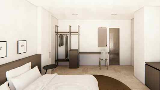 Hotellihuone, jossa on sänky, avoin vaatekaappi, pöytä, peili ja tuoli. (Tekoälyn luoma teksti)