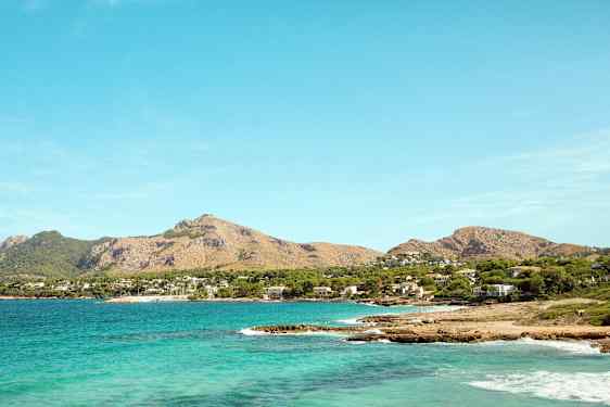 Playa de Sa Font de Sant Joan, noin 15 minuutin kävelymatkan päässä Sunprime Pollensa Bay -hotellista