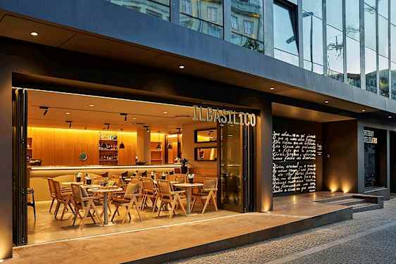 Ravintola nimeltä Il Basilico, jossa on moderni arkkitehtuuri ja sisustus. (Tekoälyn luoma teksti)