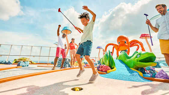 Royal Caribbean International -aluksella leikitään ja pelataan