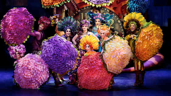 Celebrity Cruises -aluksella näyttäviä show-esityksiä