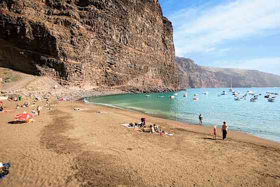 Förutom att vara ett paradis för golfentusiaster lockar La Gomera med storslagen natur och vackra stränder, som den här i Valle Gran Rey.