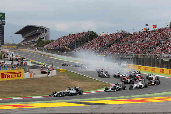 Formel-1 bil på en bana