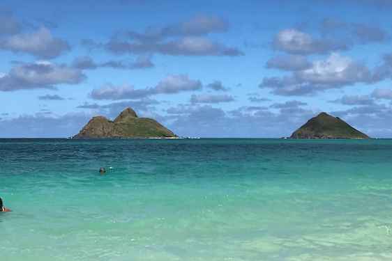 Oahun itärannikolla sijaitseva Lanikai Beach on yksi saaren hienoimmista, ja se sijaitsee noin puolen tunnin ajomatkan päässä Waikikista.